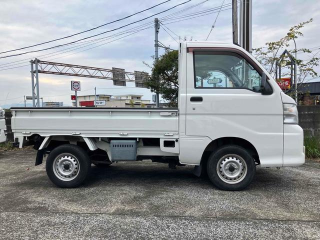 ハイゼットトラック 　４ＷＤ　５速ＭＴ　作業灯　ＦＭ／ＡＭラジオオーディオ　エアコン　パワーステアリング　三方開（6枚目）