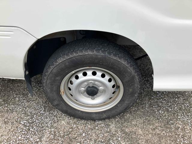 ハイゼットトラック 　４ＷＤ　５速ＭＴ　作業灯　ＦＭ／ＡＭラジオオーディオ　エアコン　パワーステアリング　三方開（7枚目）
