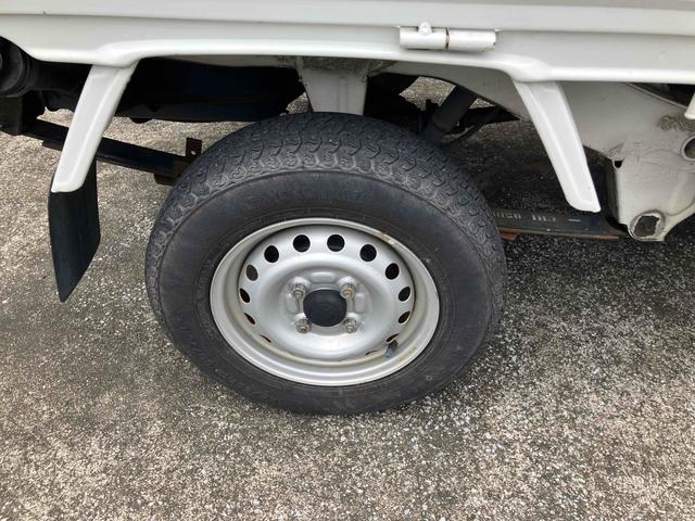 ハイゼットトラック 　４ＷＤ　５速ＭＴ　作業灯　ＦＭ／ＡＭラジオオーディオ　エアコン　パワーステアリング　三方開（8枚目）