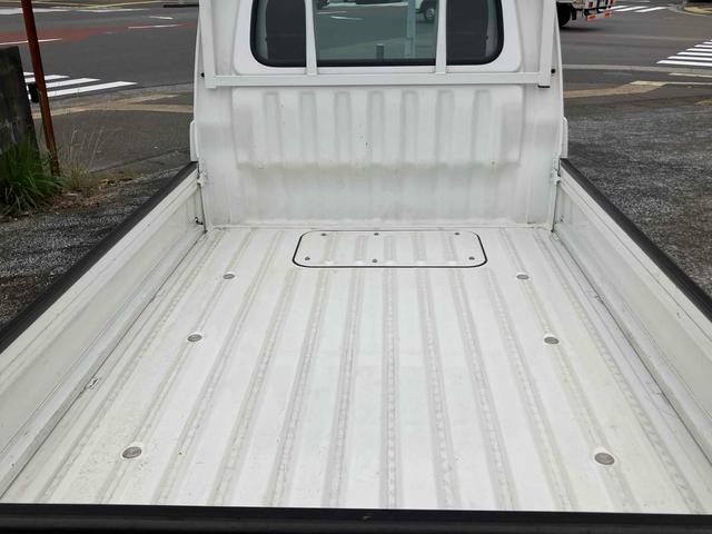 ハイゼットトラック 　４ＷＤ　５速ＭＴ　作業灯　ＦＭ／ＡＭラジオオーディオ　エアコン　パワーステアリング　三方開（15枚目）