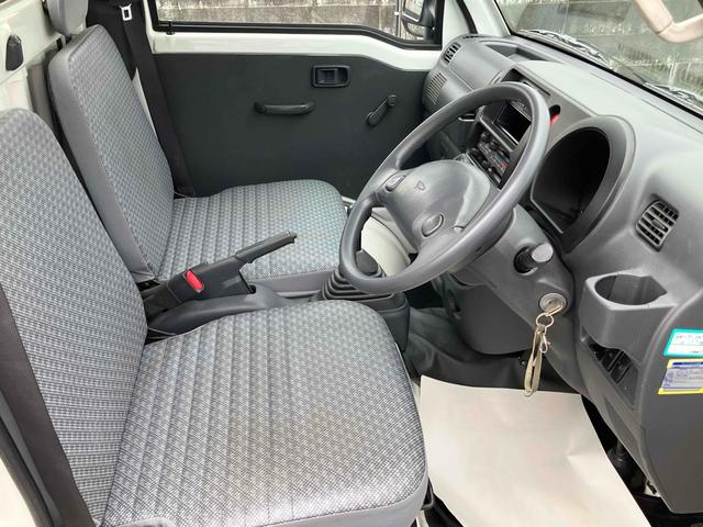 ハイゼットトラック 　４ＷＤ　５速ＭＴ　作業灯　ＦＭ／ＡＭラジオオーディオ　エアコン　パワーステアリング　三方開（18枚目）