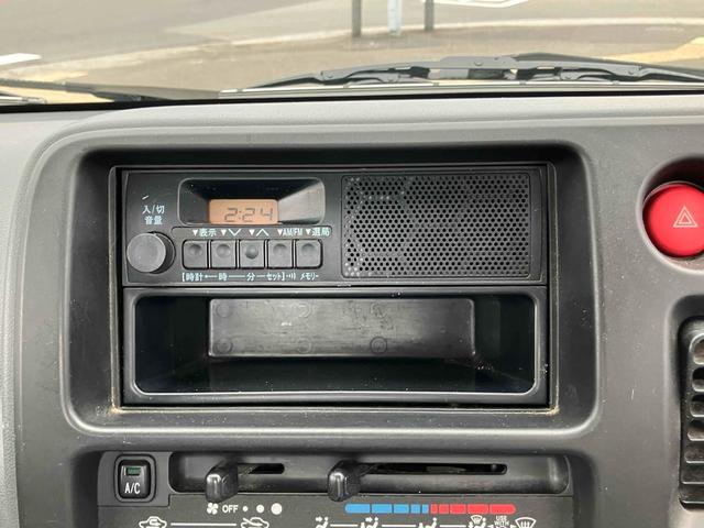 ハイゼットトラック 　４ＷＤ　５速ＭＴ　作業灯　ＦＭ／ＡＭラジオオーディオ　エアコン　パワーステアリング　三方開（20枚目）