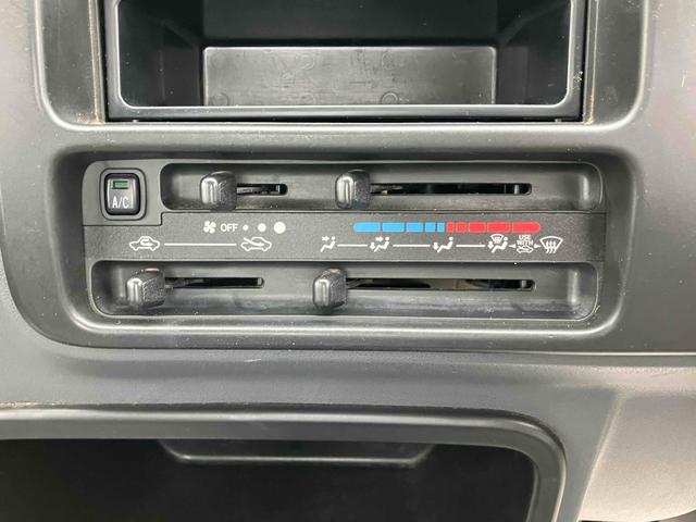 ハイゼットトラック 　４ＷＤ　５速ＭＴ　作業灯　ＦＭ／ＡＭラジオオーディオ　エアコン　パワーステアリング　三方開（21枚目）