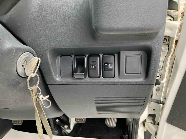 ハイゼットトラック 　４ＷＤ　５速ＭＴ　作業灯　ＦＭ／ＡＭラジオオーディオ　エアコン　パワーステアリング　三方開（27枚目）
