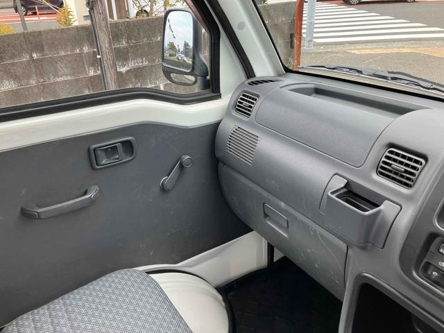 ハイゼットトラック 　４ＷＤ　５速ＭＴ　作業灯　ＦＭ／ＡＭラジオオーディオ　エアコン　パワーステアリング　三方開（29枚目）