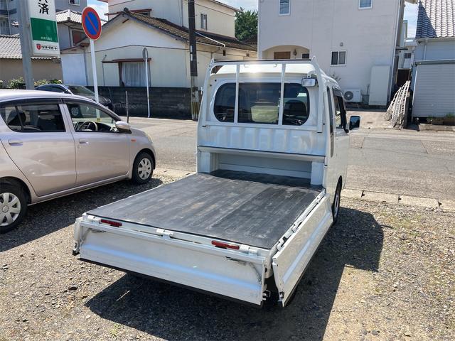 ジャンボSAIIIt 4WD ワンオーナー 禁煙車 衝突被害軽減システム クリアランスソナー 横滑り防止機能 LEDヘッドライト キーレスエントリー オートライト CDデッキ パワーウィンド エアコン パワステ 三方開(18枚目)