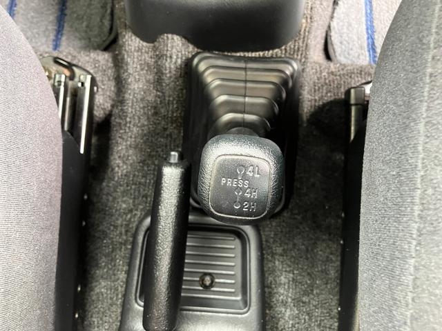 パジェロミニ アクティブフィールドエディション　４ＷＤ　キーレスエントリー　電動格納ミラー　ＡＴ　ＡＢＳ　アルミホイール　衝突安全ボディ　エアコン　パワーステアリング　パワーウィンドウ（4枚目）