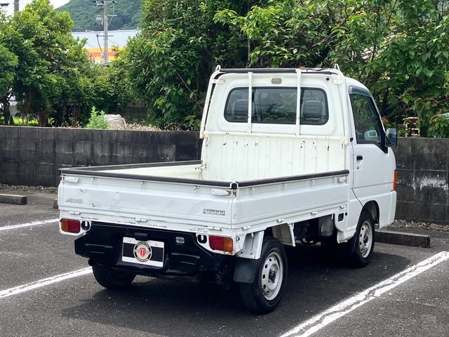 サンバートラック ＴＣ　４ＷＤ　５速マニュアル車　エアコン　パワーステアリング　運転席エアバッグ　最大積載量３５０ｋｇ（16枚目）
