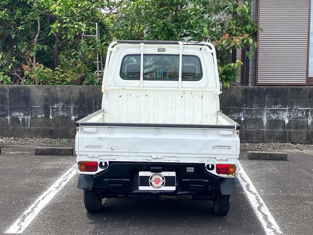サンバートラック ＴＣ　４ＷＤ　５速マニュアル車　エアコン　パワーステアリング　運転席エアバッグ　最大積載量３５０ｋｇ（17枚目）