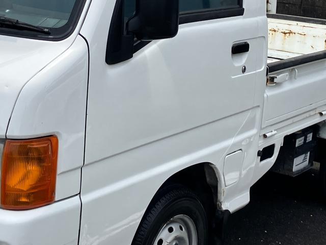 サンバートラック ＴＣ　４ＷＤ　５速マニュアル車　エアコン　パワーステアリング　運転席エアバッグ　最大積載量３５０ｋｇ（23枚目）