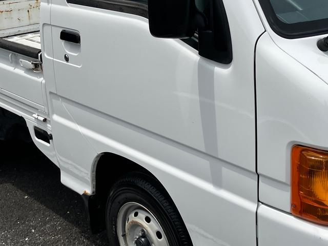 サンバートラック ＴＣ　４ＷＤ　５速マニュアル車　エアコン　パワーステアリング　運転席エアバッグ　最大積載量３５０ｋｇ（24枚目）