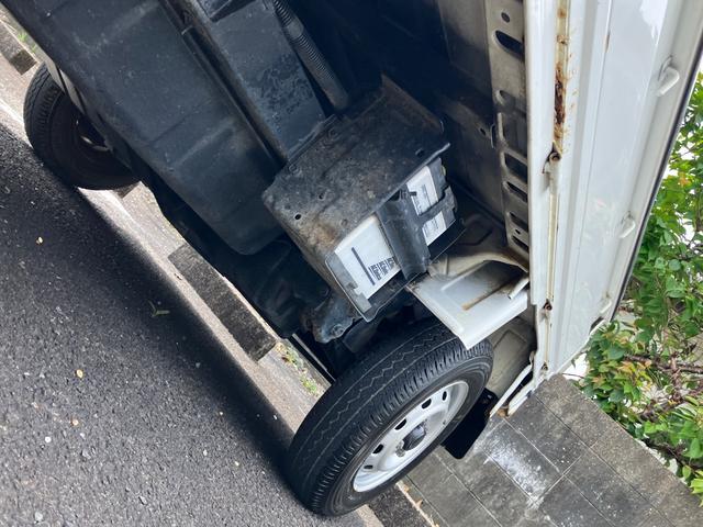 サンバートラック ＴＣ　４ＷＤ　５速マニュアル車　エアコン　パワーステアリング　運転席エアバッグ　最大積載量３５０ｋｇ（33枚目）