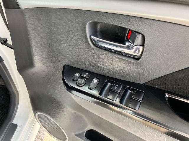 ワゴンＲスティングレー Ｘ　ＨＩＤ　スマートキー　電動格納ミラー　ベンチシート　ＡＴ　盗難防止システム　ＡＢＳ　ＣＤ　　アルミホイール　衝突安全ボディ　オートエアコン　エンジンプッシュスタート（9枚目）