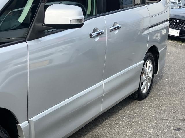 セレナ ハイウェイスター　Ｊパッケージ　バックカメラ　ナビ　ＴＶ　オートクルーズコントロール　両側電動スライドドア　オートライト　ＨＩＤ　スマートキー　電動格納ミラー　後席モニター　３列シート　ＣＶＴ　アルミホイール　ＣＤ　ＤＶＤ再生（25枚目）