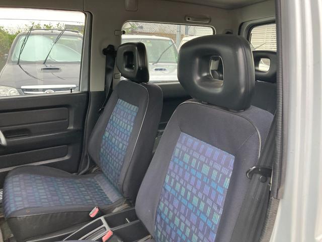 ジムニー ランドベンチャー　４ＷＤ　アルミホイール　背面タイヤ　ハードカバー　ルーフキャリア　インタークーラーターボ　オートマ車　エアコン　ＣＤデッキ（11枚目）