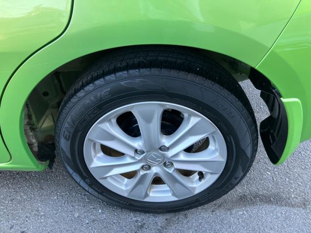 フィットハイブリッド ナビプレミアムセレクション　ハイブリッド　ＥＴＣ　バックカメラ　ナビ　ＴＶ　オートクルーズコントロール　ＨＩＤヘッドライト　スマートキー　電動格納ミラー　シートヒーター　ＣＶＴ　盗難防止システム　アルミホイール　ＣＤ（48枚目）