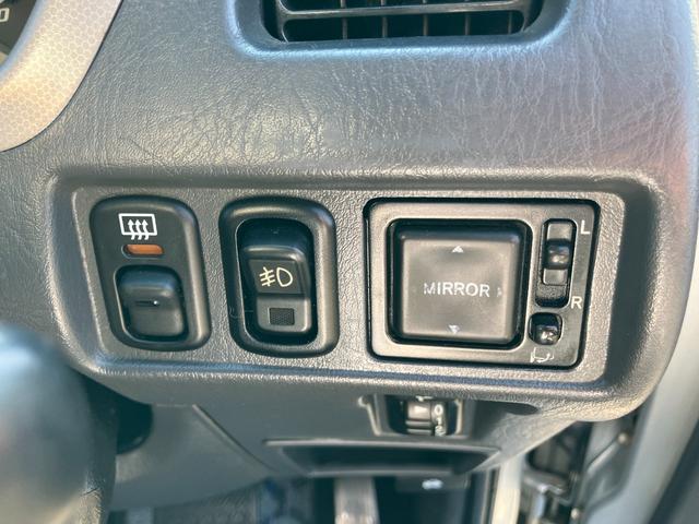 キスマークＬ　４ＷＤ　タイミングベルト交換踏（１３２０００ｋｍ時点）　キーレスエントリー　電動格納ミラー　ＡＴ　ＣＤ　アルミホイール　衝突安全ボディ　エアコン　パワーステアリング　パワーウィンドウ（画像4）