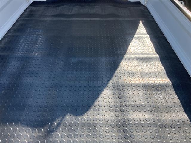 キャリイトラック ＫＣ　エアコン　パワステ　３方開　４ＷＤ　運転席エアバッグ　マニュアル５速車（8枚目）