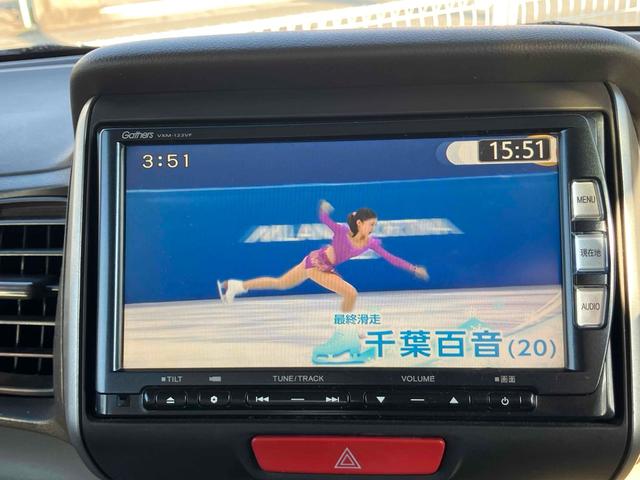 Ｎ－ＢＯＸ Ｇ・Ｌパッケージ　ＥＴＣ　バックカメラ　両側スライド・片側電動　ナビ　ＴＶ　スマートキー　アイドリングストップ　電動格納ミラー　ベンチシート　ＣＶＴ　盗難防止システム　ＡＢＳ　ＥＳＣ　ＣＤ　ＤＶＤ再生　ＵＳＢ（4枚目）