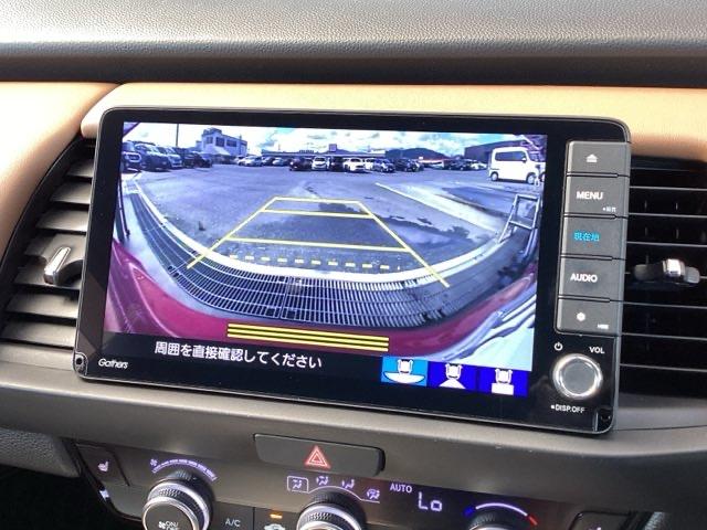 フィット ｅ：ＨＥＶリュクス　純正ナビ　フルセグ　リアカメラ　誤発進抑制機能　本革シート　ＥＴＣ付　ＬＥＤ　シートヒーター　クルーズコントロール　セキュリティアラーム　ドライブレコーダー　ＤＶＤ　ＶＳＡ　サイドエアバッグ　キーレス（12枚目）