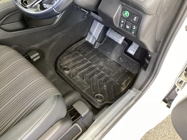 ヴェゼル ハイブリッドＺ・ホンダセンシング　純正メモリーナビ　リアカメラ　ＥＴＣ　レーダーサポート　ＤＶＤ再生機能　整備記録簿　横滑り防止システム　バックアイカメラ　盗難防止装置　フルセ　シートヒーター付　スマ－トキ－　ＥＣＯモード　ＵＳＢ接続（54枚目）