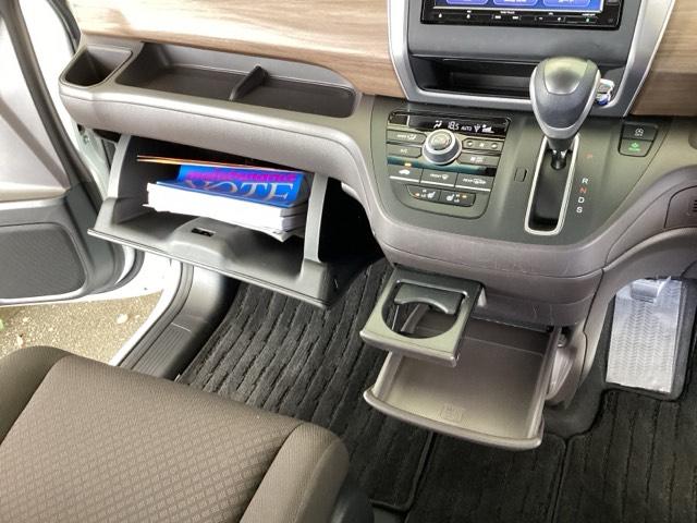 フリード Ｇ・ホンダセンシング　純正メモリーナビ　両側電動スライドドア　Ｆセグ　追突被害軽減ブレーキ　ｉストップ　Ｗエアバッグ　パワーウィンドウ　アクティブクルーズコントロール　スマートキ　カラーバックモニター　整備点検記録簿（40枚目）