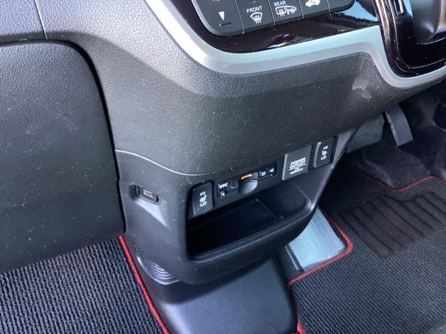 N-BOXカスタム GSSパッケージ 純正ナビ 片側電動スライドドア ETC TVナビ スマ-トキ- Bカメ エアコン ESC A-STOP 盗難防止システム パワーウィンドウ 運転席助手席エアバッグ DVD ABS キーレス エアロ(43枚目)