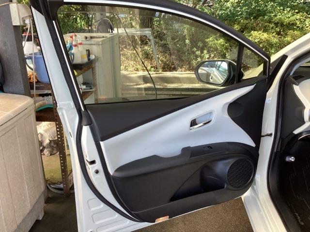 プリウス Aツーリングセレクション ナビ 運転席パワーシート ETC Cソナー シートH スマキー イモビライザー バックモニター クルコン LEDヘッドライト 横滑り防止機能 キーフリ AAC ABS サイドエアバッグ パワステ(36枚目)