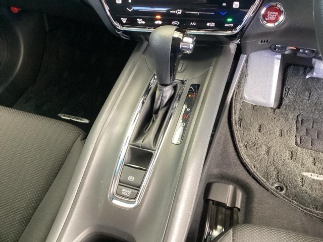 ヴェゼル X・ホンダセンシング 純正メモリーナビ リアカメラ ETC シートヒーター Rカメラ Wエアバッグ 盗難防止 アクティブクルーズコントロール オートエアコン LEDランプ 衝突軽減ブレ-キ パワステ 整備記録簿 TVナビ(13枚目)