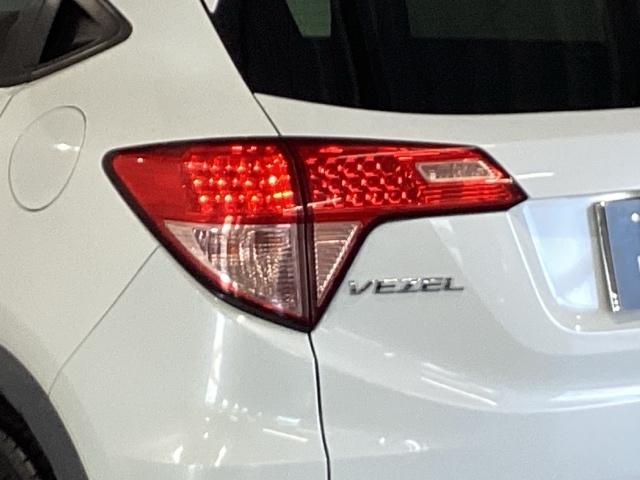 ヴェゼル X・ホンダセンシング 純正メモリーナビ リアカメラ ETC シートヒーター Rカメラ Wエアバッグ 盗難防止 アクティブクルーズコントロール オートエアコン LEDランプ 衝突軽減ブレ-キ パワステ 整備記録簿 TVナビ(28枚目)