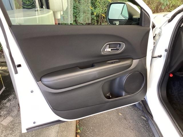 ヴェゼル X・ホンダセンシング 純正メモリーナビ リアカメラ ETC シートヒーター Rカメラ Wエアバッグ 盗難防止 アクティブクルーズコントロール オートエアコン LEDランプ 衝突軽減ブレ-キ パワステ 整備記録簿 TVナビ(34枚目)