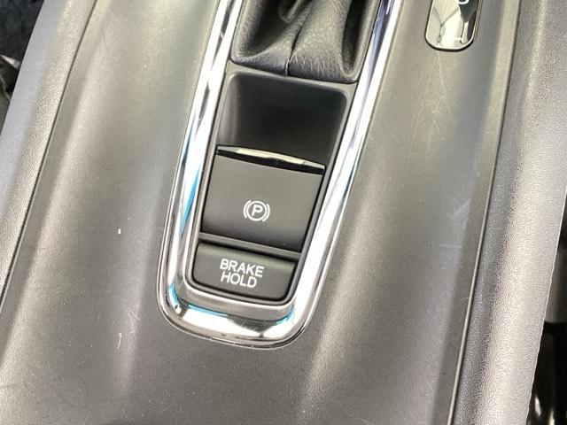 ヴェゼル X・ホンダセンシング 純正メモリーナビ リアカメラ ETC シートヒーター Rカメラ Wエアバッグ 盗難防止 アクティブクルーズコントロール オートエアコン LEDランプ 衝突軽減ブレ-キ パワステ 整備記録簿 TVナビ(40枚目)