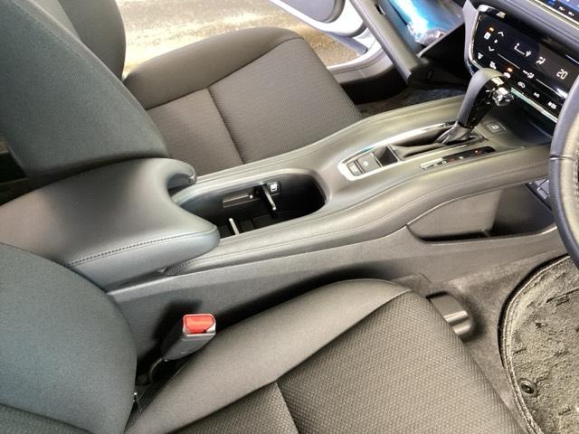 ヴェゼル X・ホンダセンシング 純正メモリーナビ リアカメラ ETC シートヒーター Rカメラ Wエアバッグ 盗難防止 アクティブクルーズコントロール オートエアコン LEDランプ 衝突軽減ブレ-キ パワステ 整備記録簿 TVナビ(41枚目)