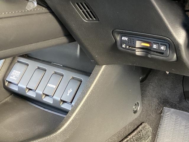 ヴェゼル X・ホンダセンシング 純正メモリーナビ リアカメラ ETC シートヒーター Rカメラ Wエアバッグ 盗難防止 アクティブクルーズコントロール オートエアコン LEDランプ 衝突軽減ブレ-キ パワステ 整備記録簿 TVナビ(46枚目)