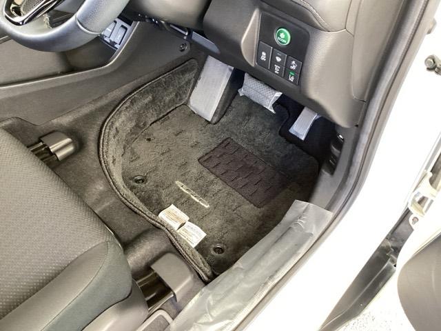 ヴェゼル X・ホンダセンシング 純正メモリーナビ リアカメラ ETC シートヒーター Rカメラ Wエアバッグ 盗難防止 アクティブクルーズコントロール オートエアコン LEDランプ 衝突軽減ブレ-キ パワステ 整備記録簿 TVナビ(53枚目)