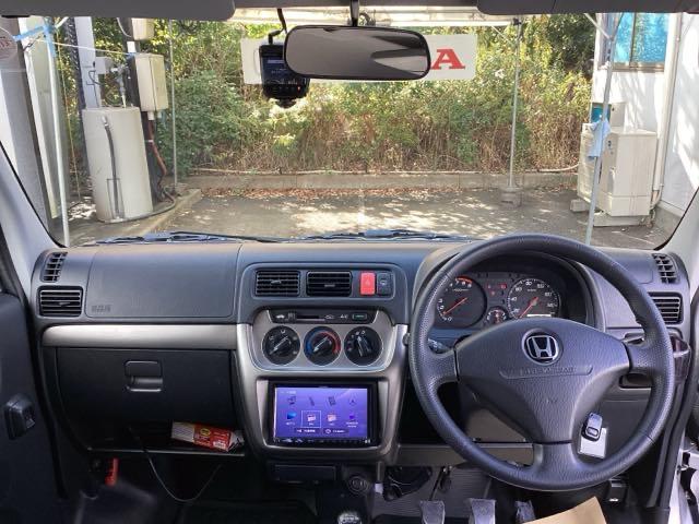 フロントガラスが大きく、ワイドな視界で運転もしやすくなるように、設計されています。