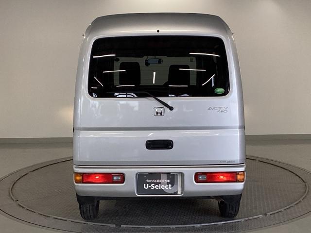 ご覧のように綺麗にクリーニングされており、とてもキレイなボディですよ。外装はもちろん内装も綺麗です。