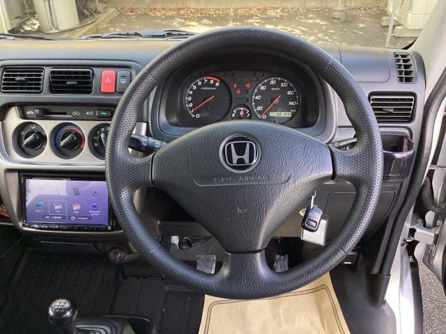 手になじむ感覚のステアリングです。さわり心地、デザイン性、操作性にこだわったアイテムです。