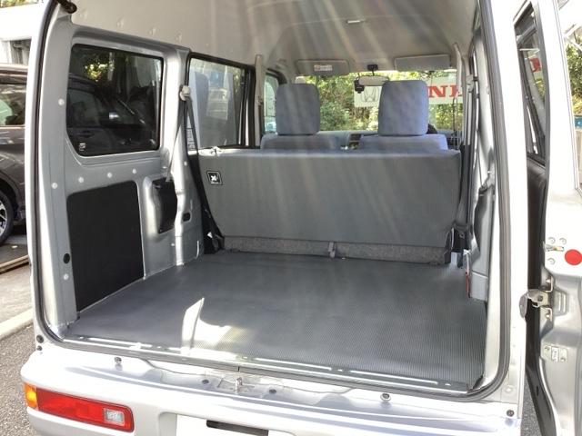 大口なテールゲートです。幅広、低い床面で大きな荷物の出し入れが簡単になります。