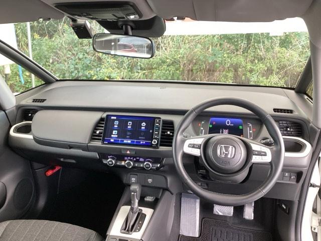 フィット e:HEVホーム 純正メモリーナビ ドラレコ リアカメラ 前後誤発進抑制機能 助手席エアバッグ 運転席エアバッグ アイドリングストップ LEDライト USB接続 バックカメラ ABS サイドエアバッグ フルセグTV(2枚目)