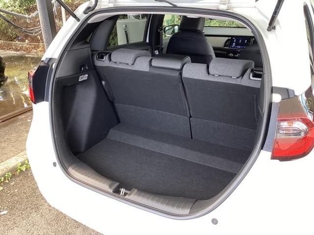 フィット e:HEVホーム 純正メモリーナビ ドラレコ リアカメラ 前後誤発進抑制機能 助手席エアバッグ 運転席エアバッグ アイドリングストップ LEDライト USB接続 バックカメラ ABS サイドエアバッグ フルセグTV(18枚目)