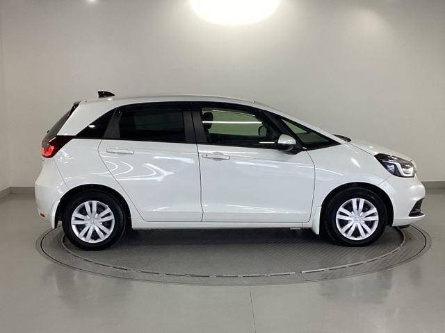 フィット e:HEVホーム 純正メモリーナビ ドラレコ リアカメラ 前後誤発進抑制機能 助手席エアバッグ 運転席エアバッグ アイドリングストップ LEDライト USB接続 バックカメラ ABS サイドエアバッグ フルセグTV(31枚目)