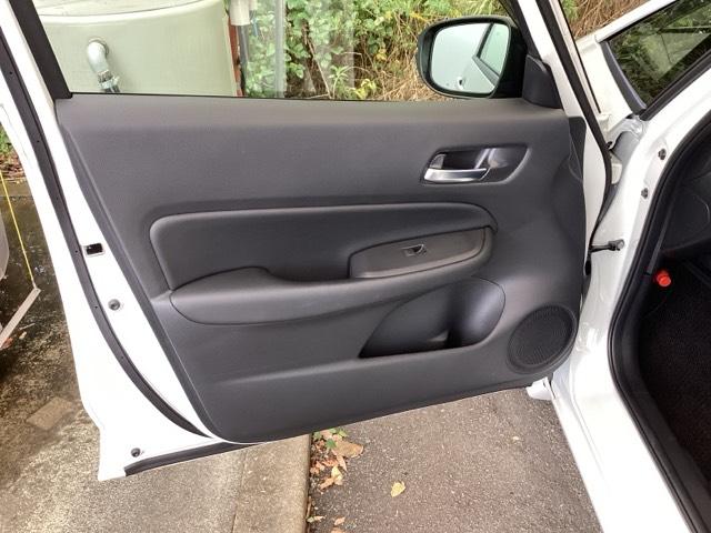 フィット e:HEVホーム 純正メモリーナビ ドラレコ リアカメラ 前後誤発進抑制機能 助手席エアバッグ 運転席エアバッグ アイドリングストップ LEDライト USB接続 バックカメラ ABS サイドエアバッグ フルセグTV(32枚目)