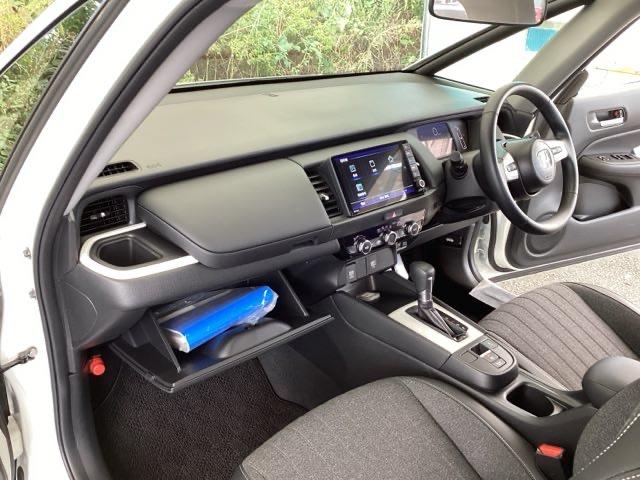 フィット e:HEVホーム 純正メモリーナビ ドラレコ リアカメラ 前後誤発進抑制機能 助手席エアバッグ 運転席エアバッグ アイドリングストップ LEDライト USB接続 バックカメラ ABS サイドエアバッグ フルセグTV(33枚目)