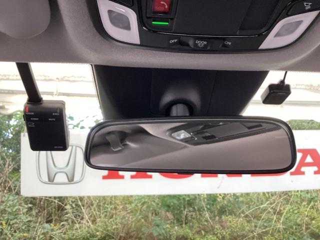 フィット e:HEVホーム 純正メモリーナビ ドラレコ リアカメラ 前後誤発進抑制機能 助手席エアバッグ 運転席エアバッグ アイドリングストップ LEDライト USB接続 バックカメラ ABS サイドエアバッグ フルセグTV(49枚目)