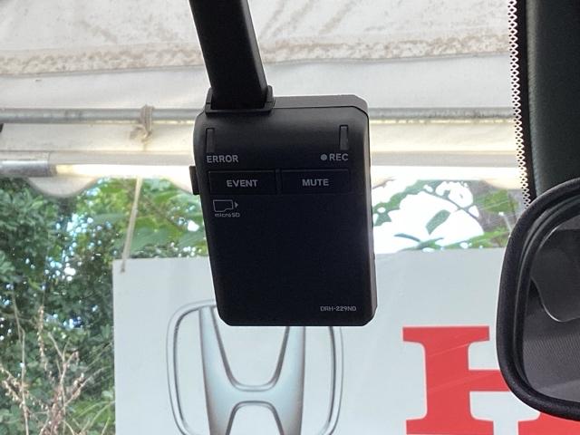 フィット e:HEVホーム 純正メモリーナビ ドラレコ リアカメラ 前後誤発進抑制機能 助手席エアバッグ 運転席エアバッグ アイドリングストップ LEDライト USB接続 バックカメラ ABS サイドエアバッグ フルセグTV(50枚目)