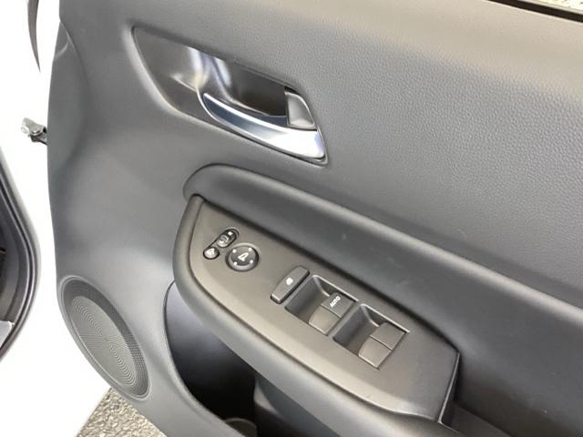 フィット e:HEVホーム 純正メモリーナビ ドラレコ リアカメラ 前後誤発進抑制機能 助手席エアバッグ 運転席エアバッグ アイドリングストップ LEDライト USB接続 バックカメラ ABS サイドエアバッグ フルセグTV(51枚目)