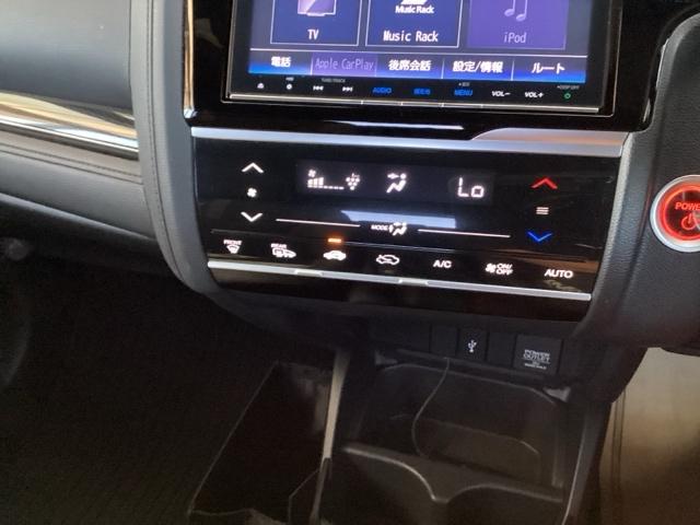 フィットハイブリッド Ｓホンダセンシング　純正ナビ　フルセグ　リアカメラ　スマ－トキ－　ナビＴＶ　アクティブクルーズコントロール　パワーウインドウ　サイドエアバック　ＤＶＤ再生　パワーステアリング　ＬＥＤヘッドランプ　ＡＢＳ　盗難防止装置（13枚目）