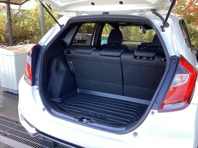 フィットハイブリッド Ｓホンダセンシング　純正ナビ　フルセグ　リアカメラ　スマ－トキ－　ナビＴＶ　アクティブクルーズコントロール　パワーウインドウ　サイドエアバック　ＤＶＤ再生　パワーステアリング　ＬＥＤヘッドランプ　ＡＢＳ　盗難防止装置（21枚目）