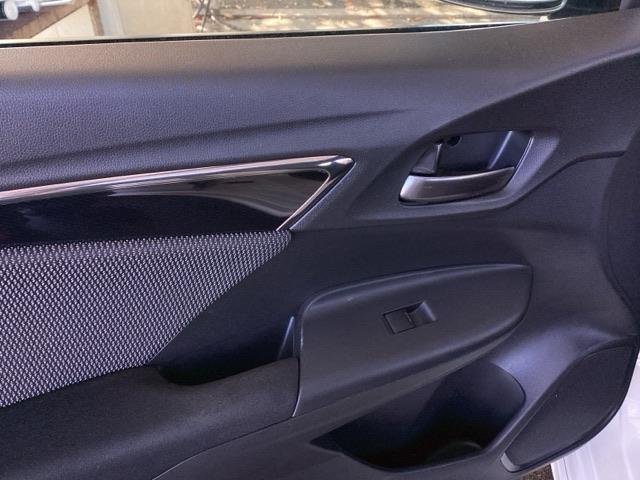 フィットハイブリッド Ｓホンダセンシング　純正ナビ　フルセグ　リアカメラ　スマ－トキ－　ナビＴＶ　アクティブクルーズコントロール　パワーウインドウ　サイドエアバック　ＤＶＤ再生　パワーステアリング　ＬＥＤヘッドランプ　ＡＢＳ　盗難防止装置（37枚目）